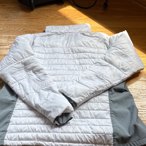Columbia White and Gray Women's Puffer Jacket (Water Repellent)  SZ: 2X - Picture 4 of 15